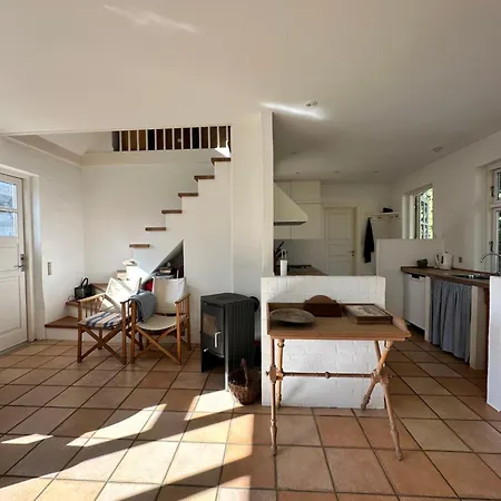 Havehuset Er En Oase I Skoven - Fa Hele Huset For Jer Selv! Chalet